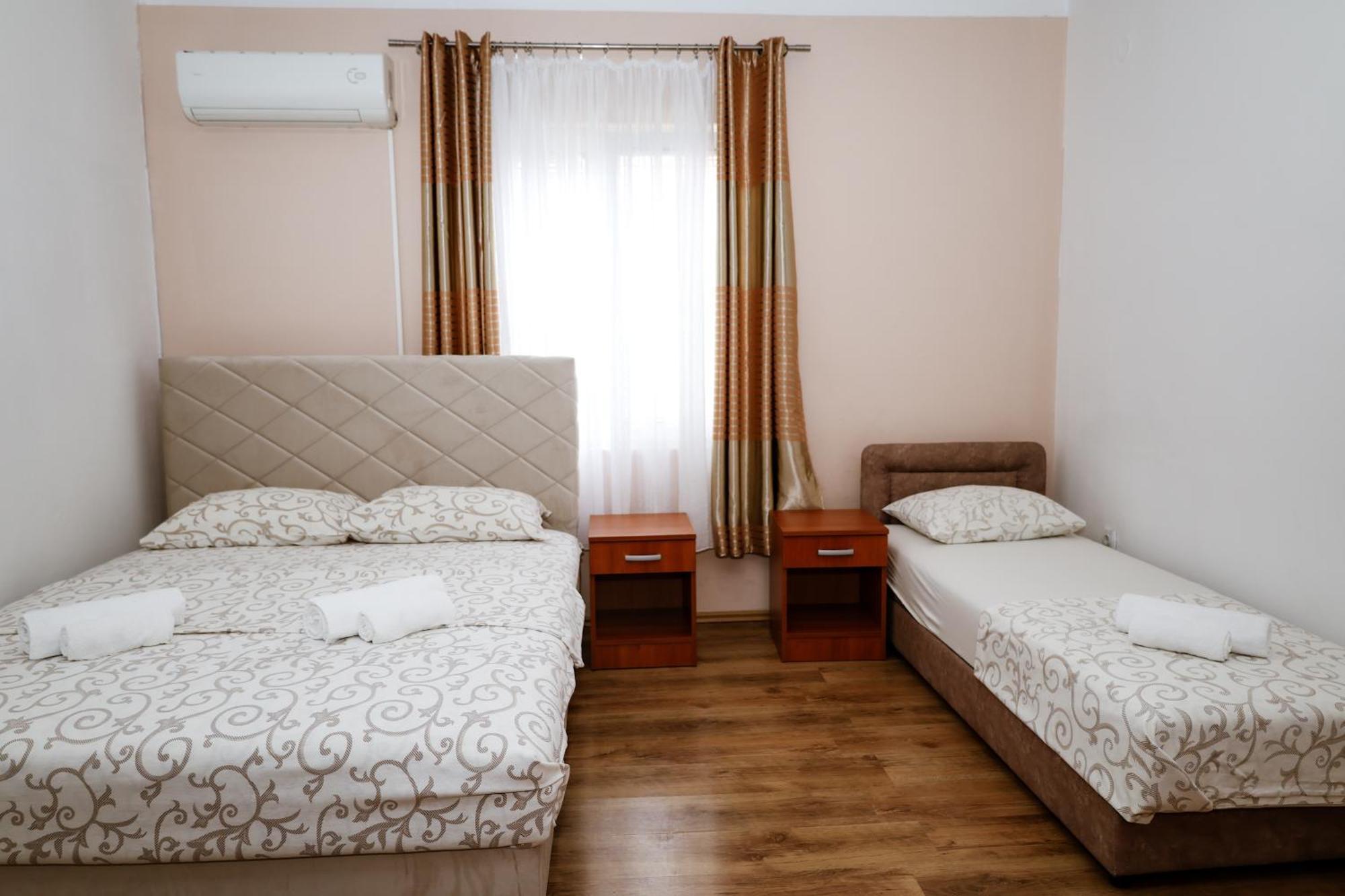Apartments Djukic Tivat Exterior foto